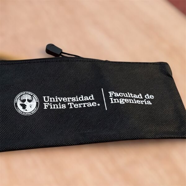 Estuche Escolar de TNT personalizado para Universidad Finis Terrae