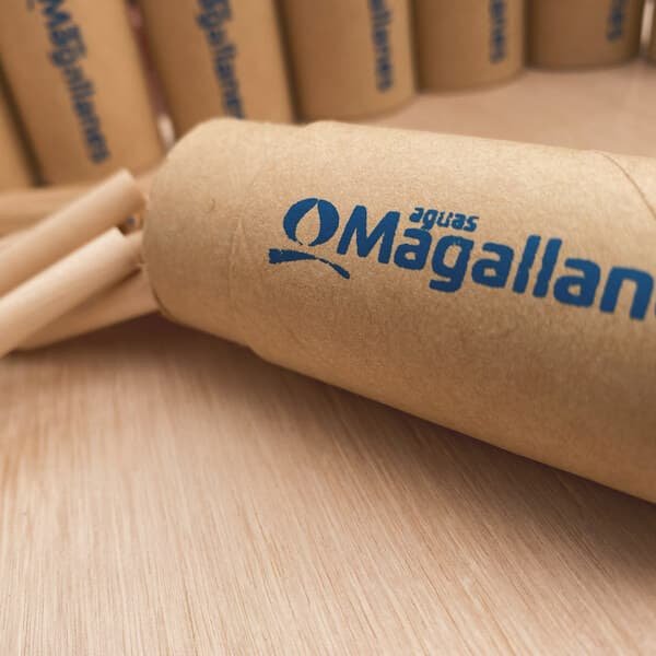 Tubo lápices de colores personalizado para Aguas Magallanes